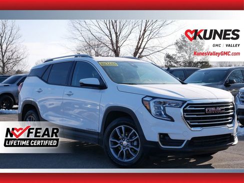 Used 2024 GMC Terrain SLT image 1
