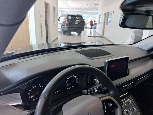 Used 2022 Lincoln Corsair AWD w/ Premium Package image 2