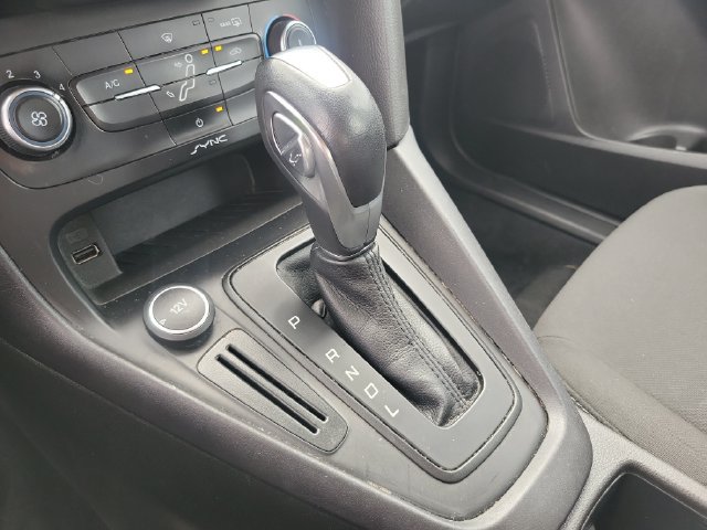 Used 2015 Ford Focus SE w/ Reverse Sensing Package FWD image 17