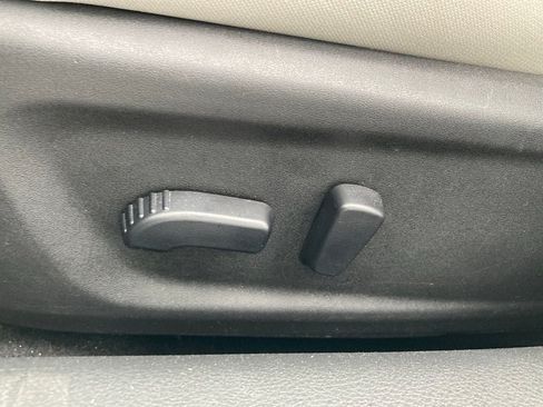 Used 2025 Nissan Altima 2.5 SV FWD image 12
