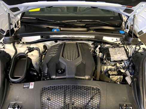 Certified 2026 Porsche Macan AWD/4WD image 32