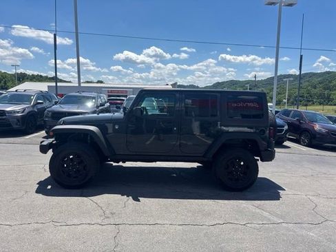 Used 2017 Jeep Wrangler Unlimited Sport AWD/4WD image 5