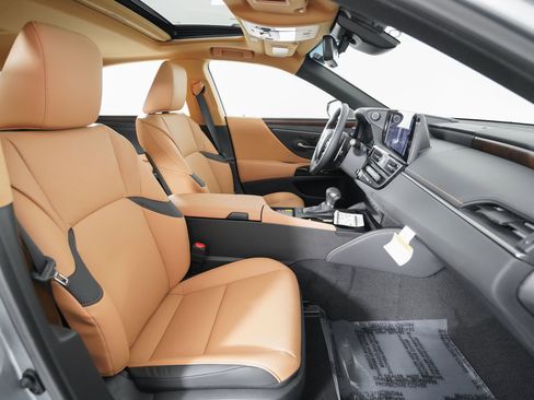 New 2025 Lexus ES 350 w/ Premium Package image 17