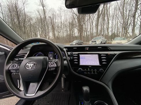 Used 2020 Toyota Camry LE image 23