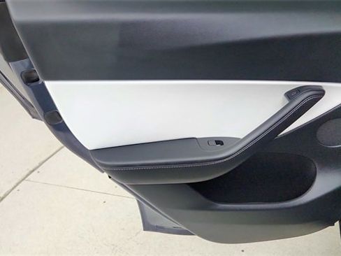 Used 2021 Tesla Model Y Long Range image 31