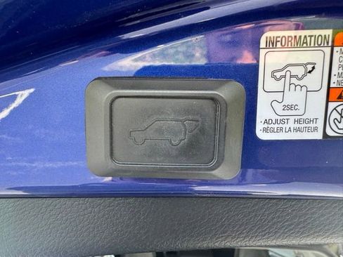 Used 2015 Toyota RAV4 Limited w/ Technology Package AWD/4WD image 10
