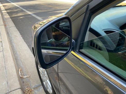 Used 2016 Chrysler Town & Country Touring image 22