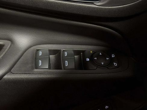 Used 2020 Chevrolet Equinox Premier AWD/4WD image 18