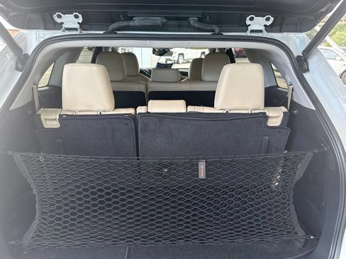 Used 2023 Toyota Highlander XLE FWD image 44