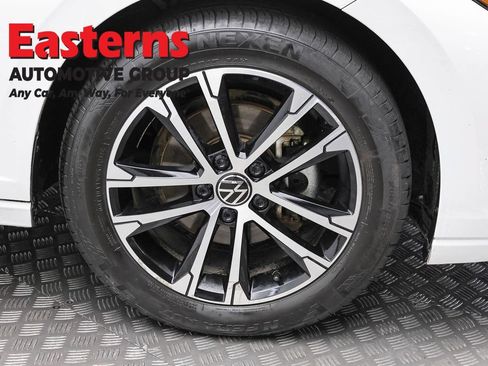 Used 2025 Volkswagen Jetta Sport FWD image 30