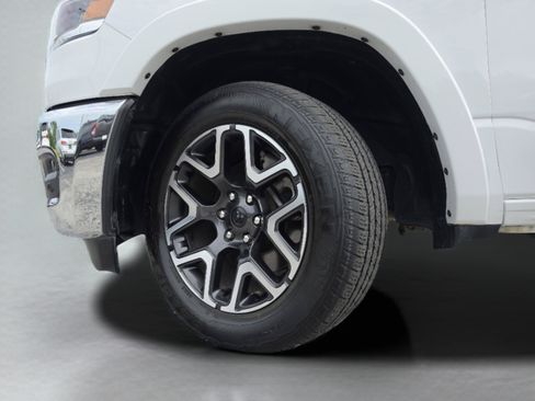 Used 2025 RAM 1500 Laramie AWD/4WD image 36