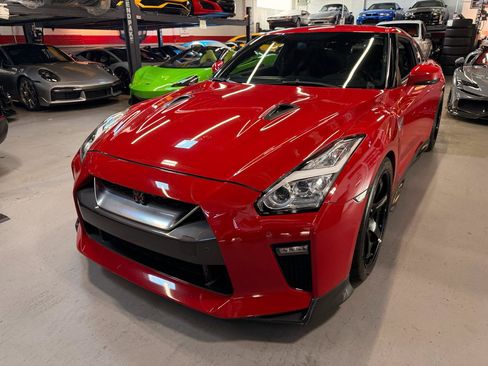 Used 2018 Nissan GT-R Premium AWD/4WD image 11