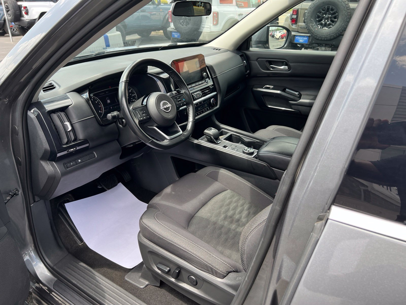 Used 2022 Nissan Pathfinder SV AWD/4WD image 26