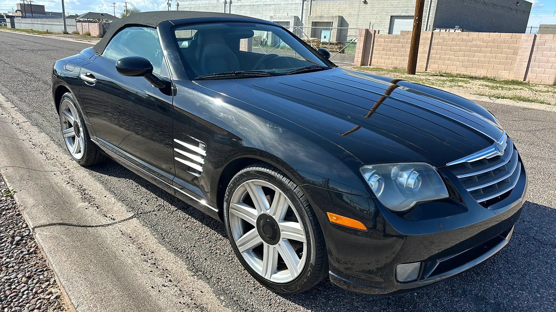Used 2005 Chrysler Crossfire Limited RWD image 4