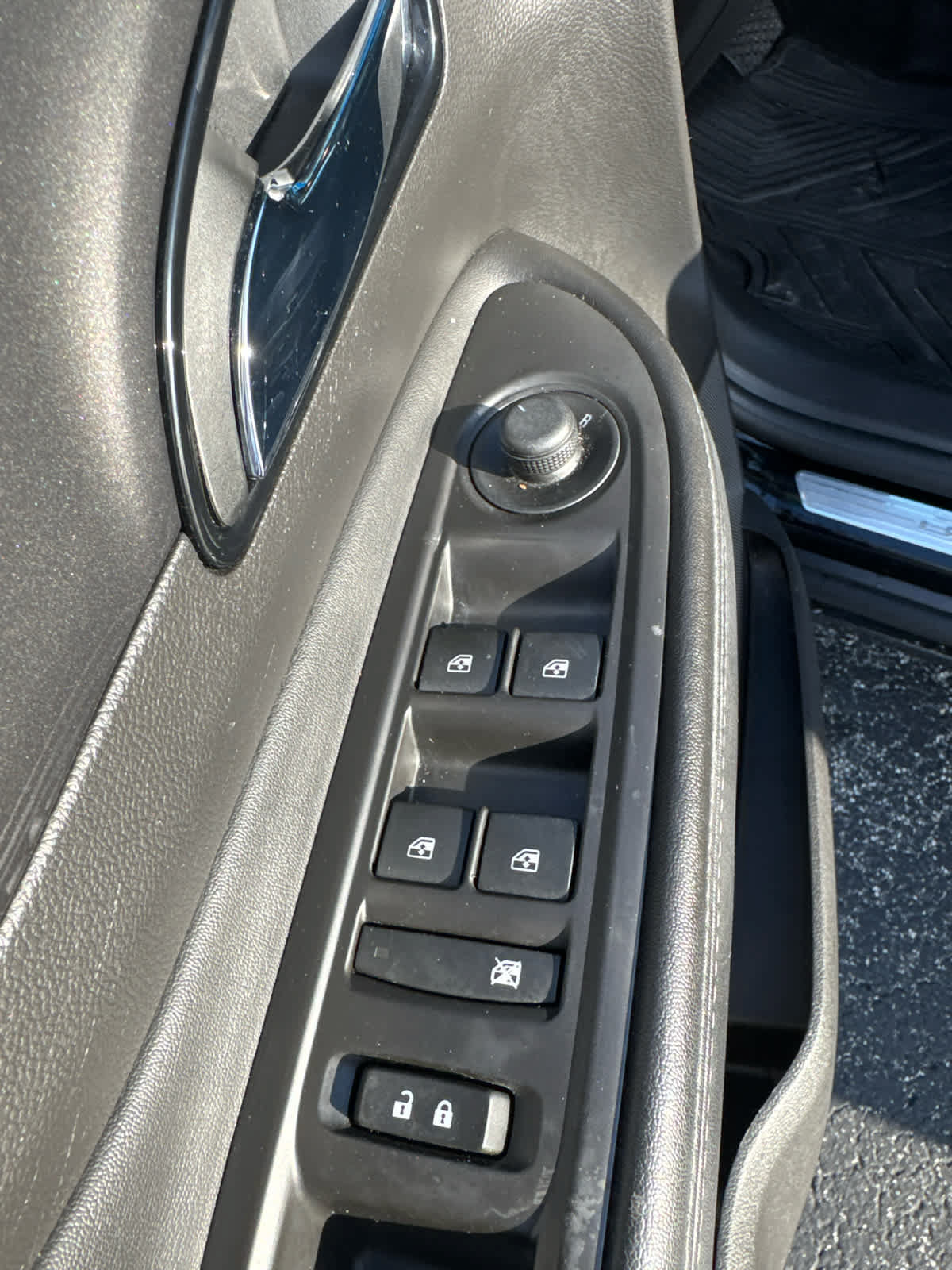 Used 2019 Buick Encore Essence w/ Experience Buick Package AWD/4WD image 14