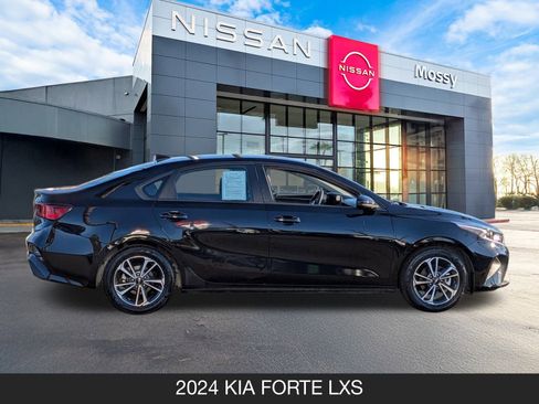 Used 2024 Kia Forte LXS image 7
