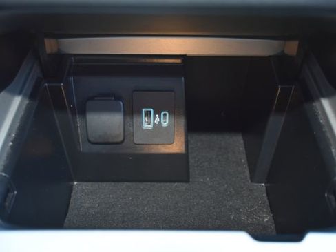 Used 2024 Ford Explorer Limited image 32