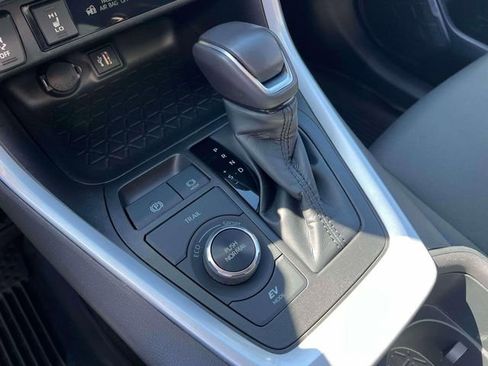 Used 2023 Toyota RAV4 SE w/ Convenience Package image 15