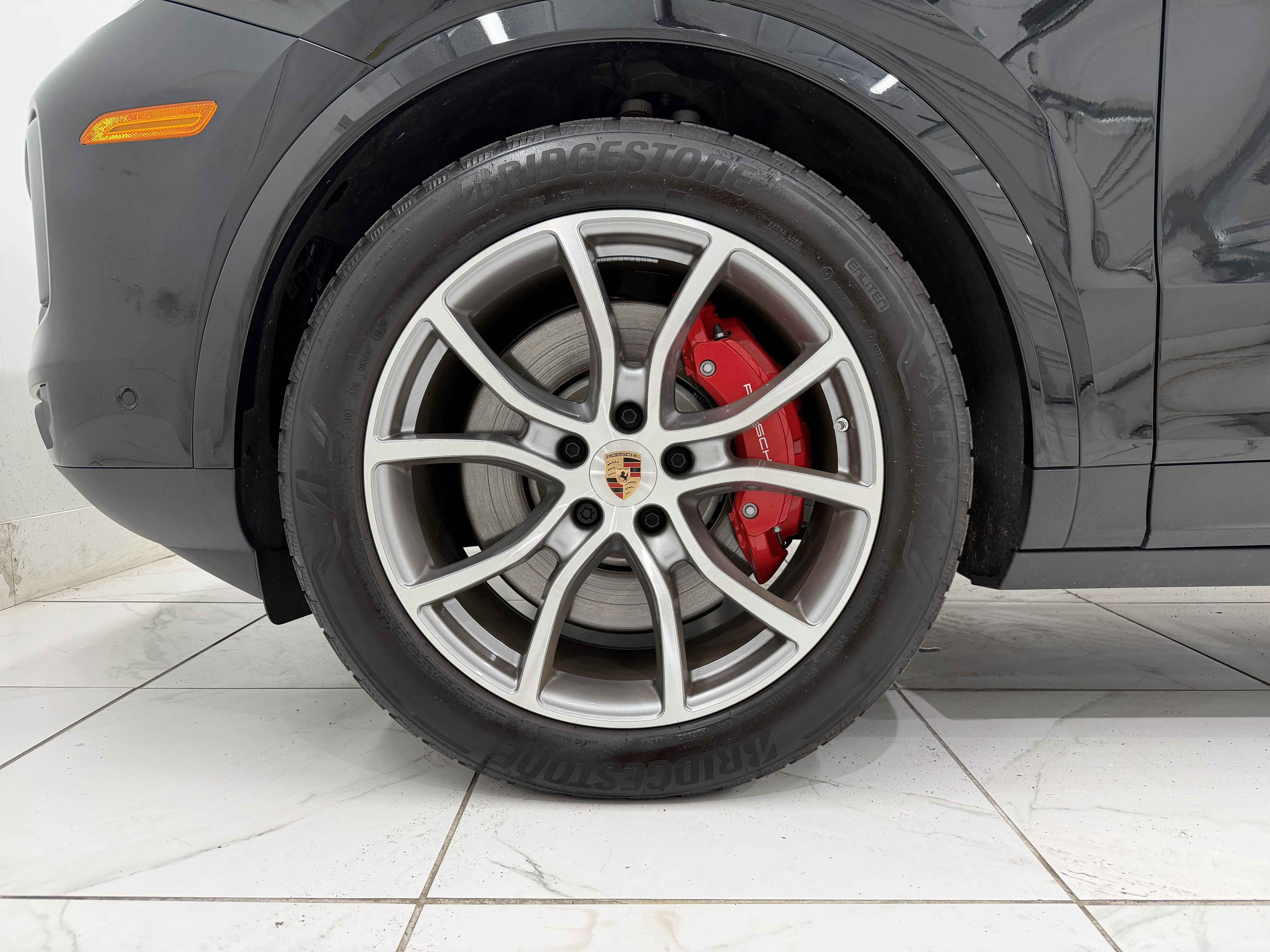 Used 2025 Porsche Cayenne S AWD/4WD image 16