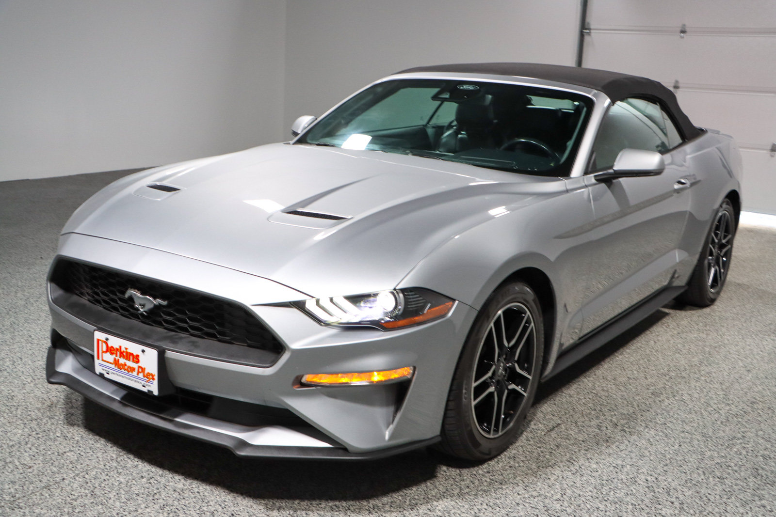 Used 2022 Ford Mustang Premium RWD image 29