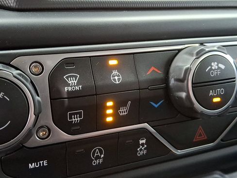 Used 2020 Jeep Gladiator Rubicon w/ Dual Top Group image 29