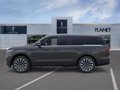 New 2026 Lincoln Navigator Black Label AWD/4WD image 3