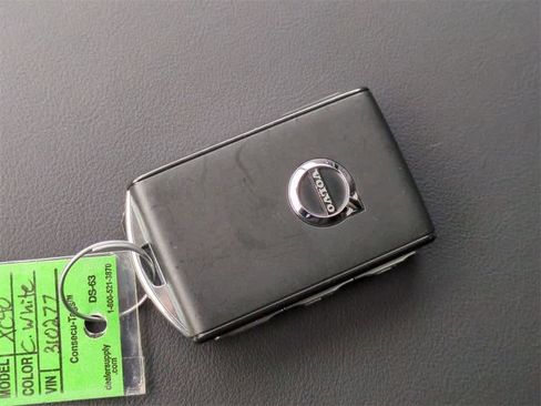 Used 2025 Volvo XC90 T8 Plus w/ Protection Package Premier image 26