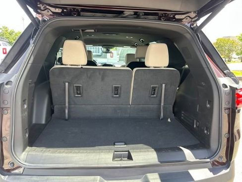 Used 2023 Chevrolet Traverse LT FWD image 27