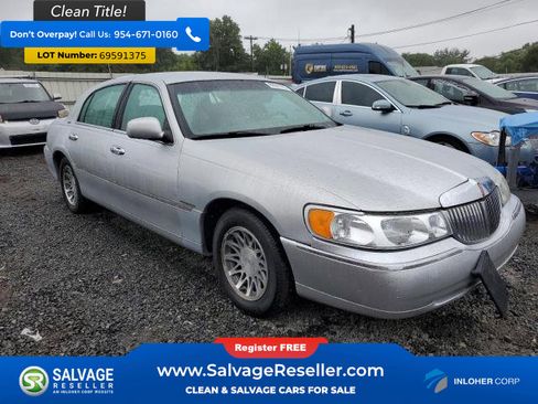 Used 2001 Lincoln Town Car Signature image 5