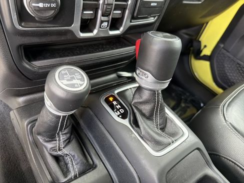 Used 2023 Jeep Wrangler Unlimited Sahara w/ Cold Weather Group AWD/4WD image 28