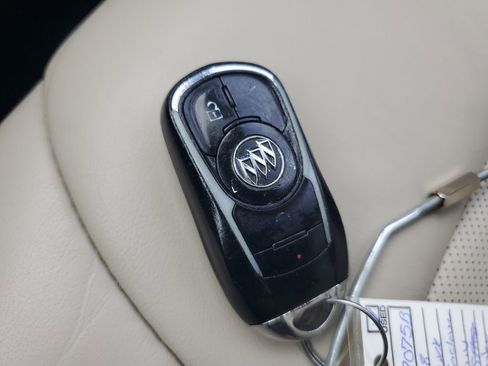 Used 2018 Buick Enclave Essence FWD image 9