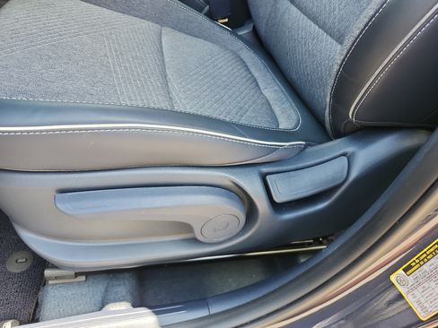 Certified 2024 Hyundai Venue Limited FWD image 16