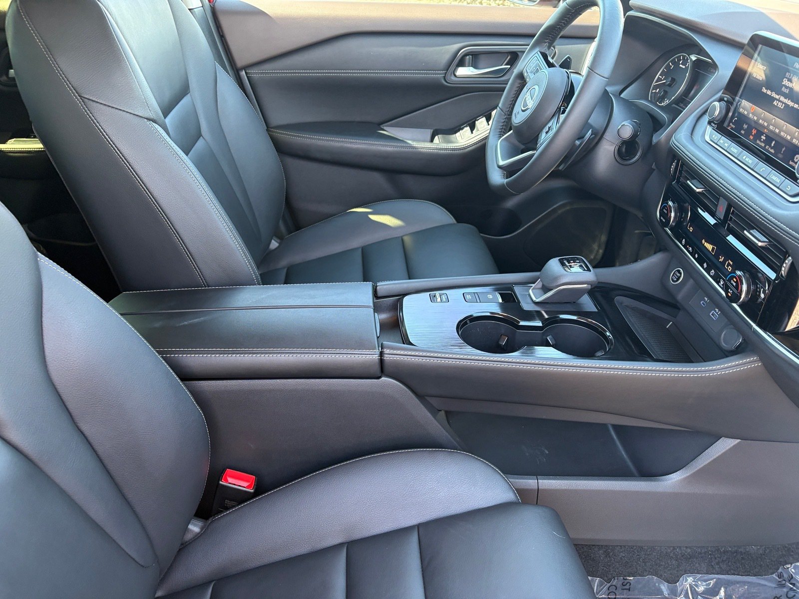 Used 2023 Nissan Rogue SL FWD image 11