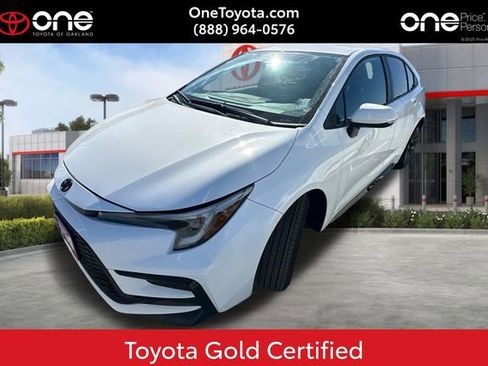 Certified 2025 Toyota Corolla SE FWD image 1