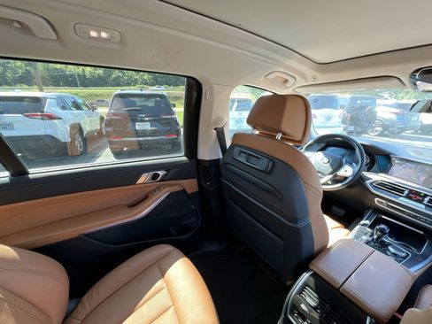 Certified 2022 BMW X7 xDrive40i w/ Premium Package image 3