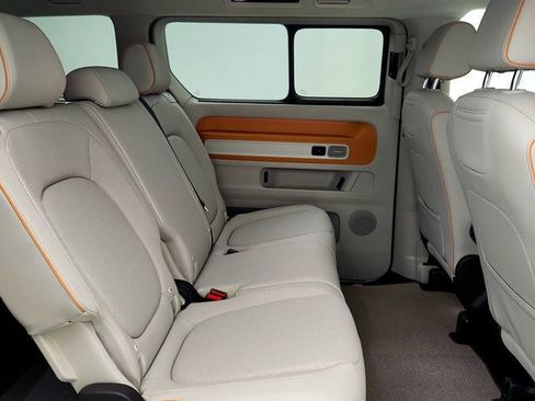 Used 2025 Volkswagen ID. Buzz 1st Edition RWD image 28