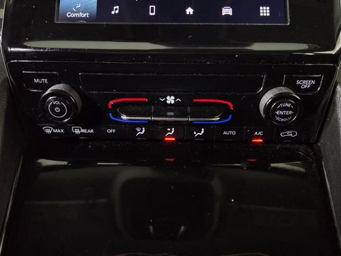 Used 2023 Jeep Grand Cherokee Laredo image 24