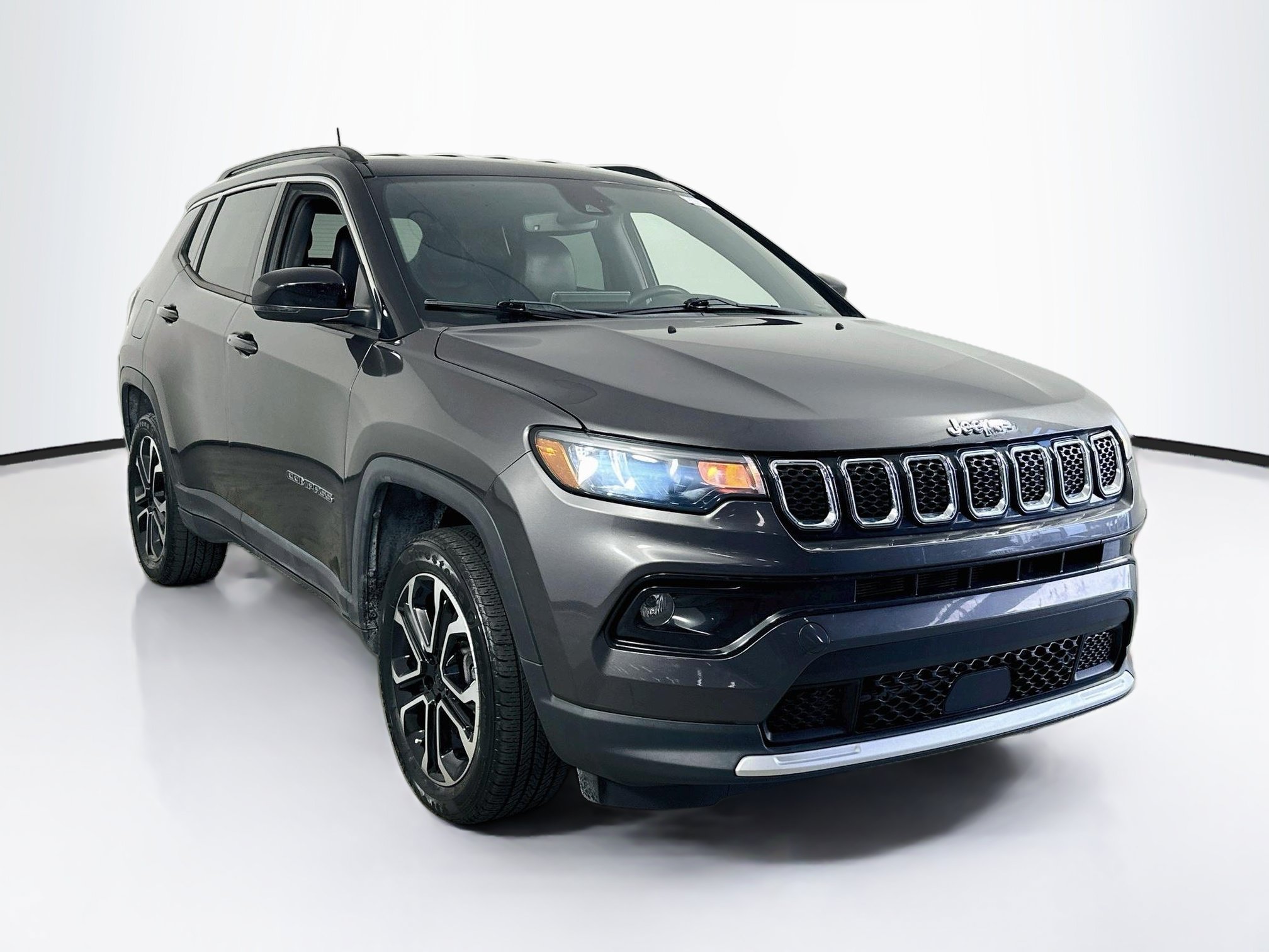 Used 2023 Jeep Compass Limited AWD/4WD image 3