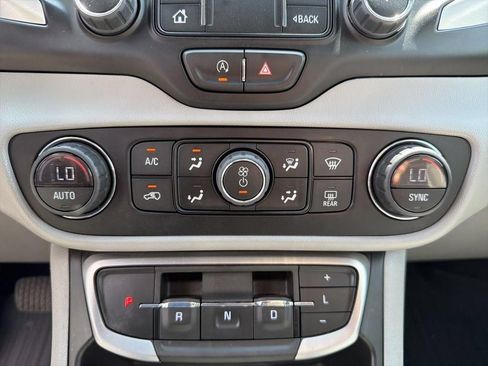 Used 2022 GMC Terrain SLE w/ Driver Convenience Package FWD image 40
