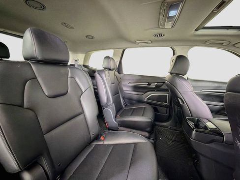 Used 2025 Kia Telluride S FWD image 33