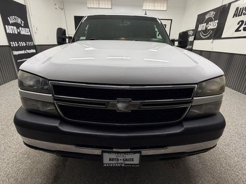 Used 2006 Chevrolet Silverado 2500 LT w/ Heavy-Duty Power Package AWD/4WD image 5