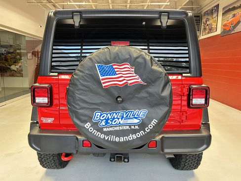 Used 2022 Jeep Wrangler Unlimited Rubicon w/ Cold Weather Group AWD/4WD image 6