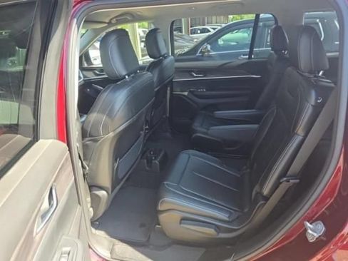 Used 2023 Jeep Grand Cherokee L Limited AWD/4WD image 5