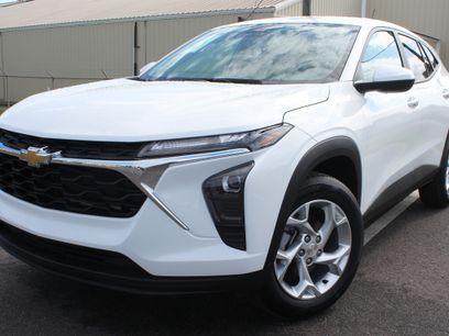 Used 2025 Chevrolet Trax LS w/ LS Convenience Package
