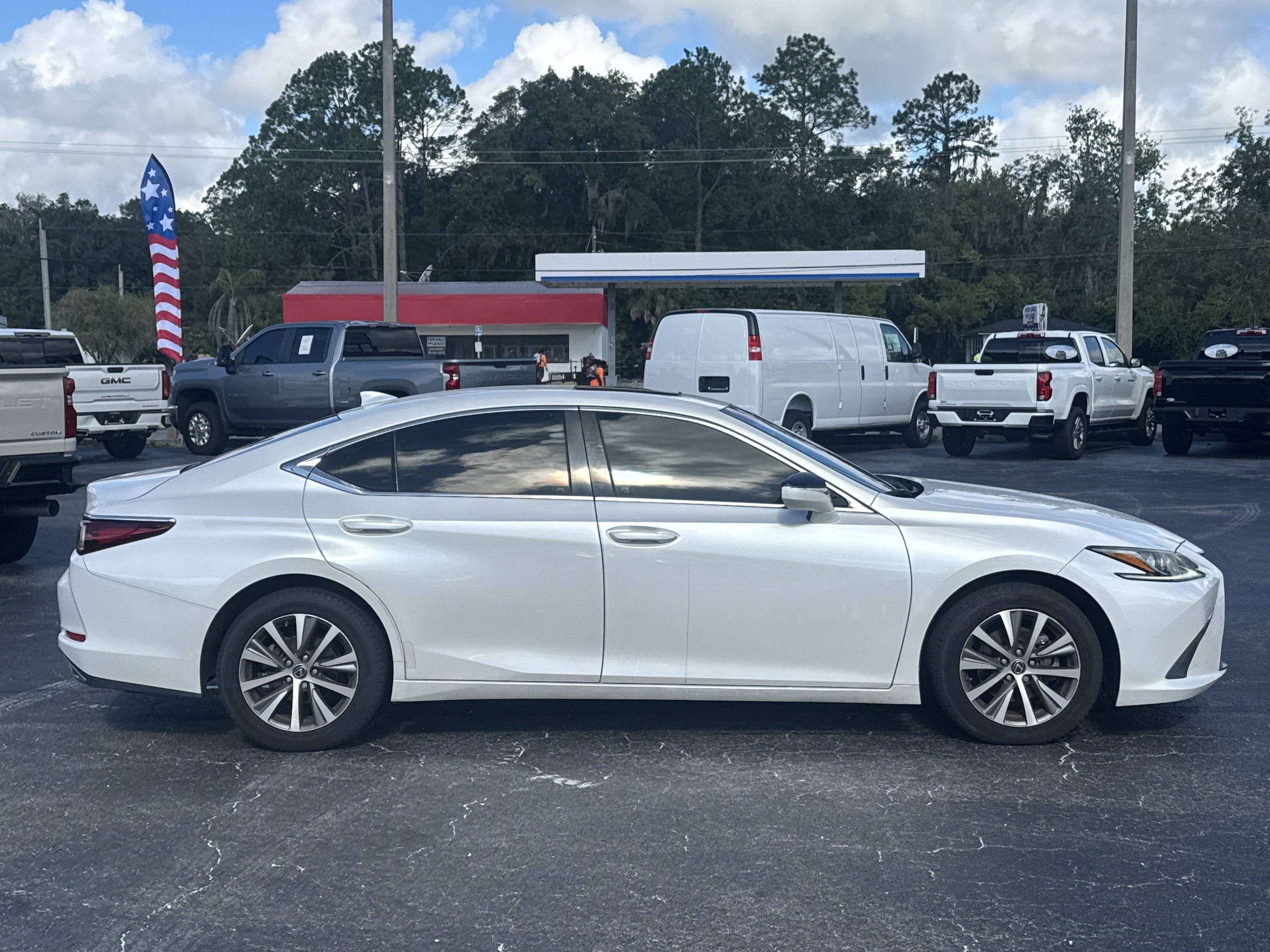 Used 2020 Lexus ES 350 w/ Premium Package FWD image 9