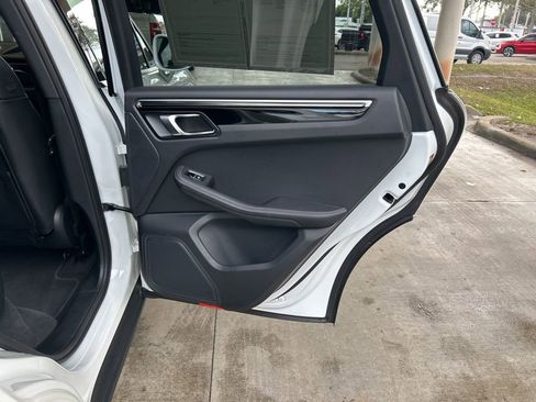 Used 2024 Porsche Macan image 32