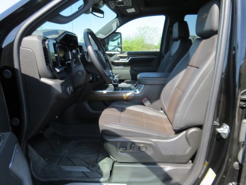 Used 2025 Chevrolet Silverado 1500 High Country w/ High Country Premium Package AWD/4WD image 17
