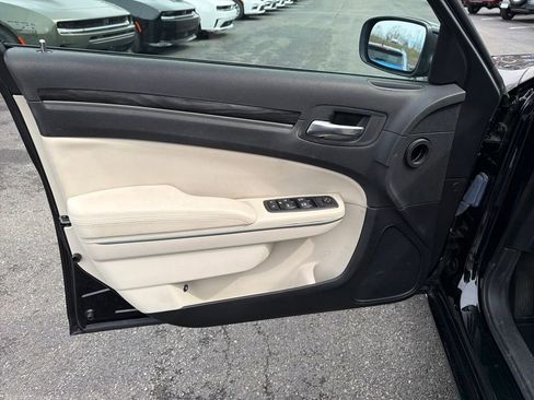 Used 2022 Chrysler 300 Touring image 20