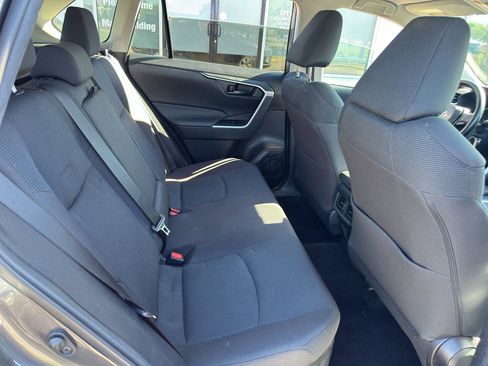 Used 2021 Toyota RAV4 LE AWD/4WD image 12