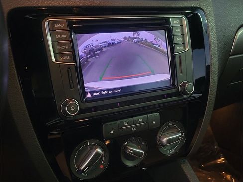 Used 2016 Volkswagen Jetta Sport image 33